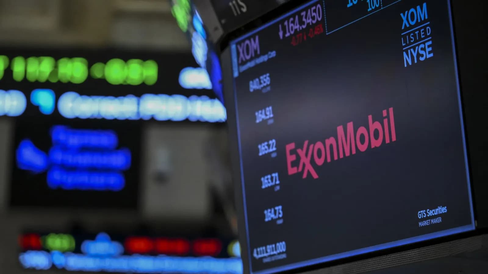 Top analysts name 3 dividend stocks for steady income