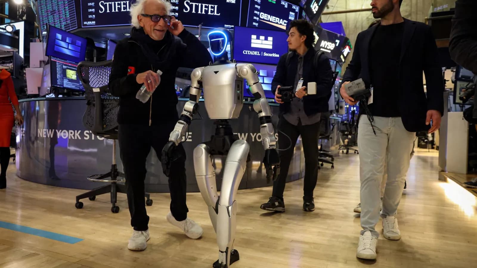 Analysts favor humanoid supplier as robots stay concepts