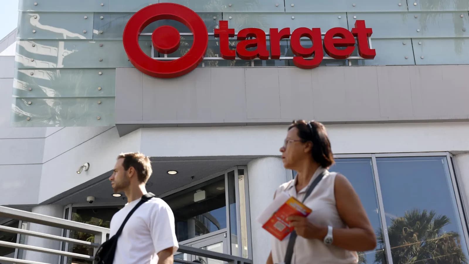 Retailers split on how to book tariff refunds